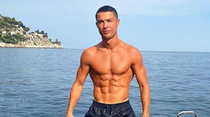 Cristiano Ronaldo Mostra I Muscoli In Piscina Il Messaggio Del Marziano