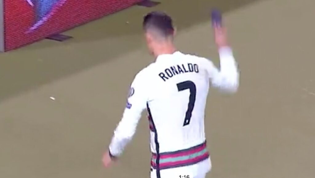 Cristiano Ronaldo Getta La Fascia Il Capitano Esce Infuriato FOTO