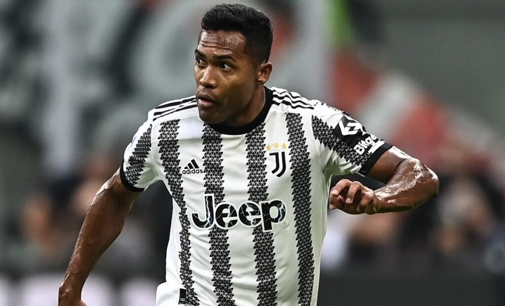 Lecce Juve Traguardo Speciale Per Alex Sandro Il Dato