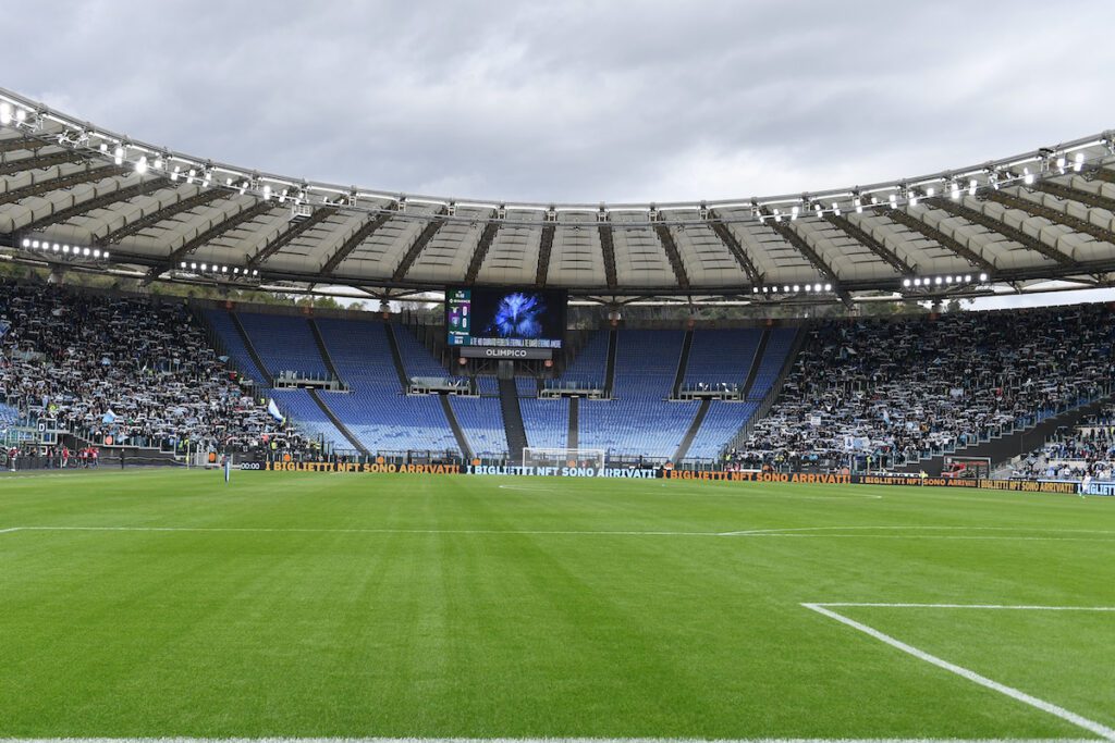 Giudice Sportivo Chiusa La Curva Della Lazio Per Cori Razzisti A Lukaku