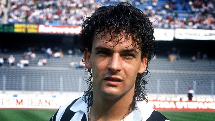 Roberto_Baggio-Juventus_Football_Club_1990-1991.jpg