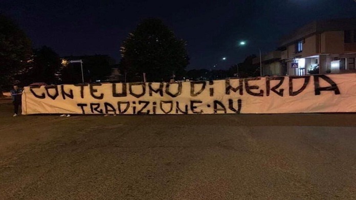 striscione juve conte