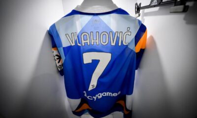 vlahovic nuova maglia e1650126097691