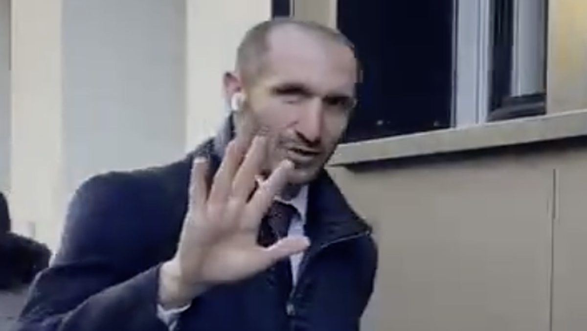 Chiellini a Milano per l’Assemblea di Lega: l’arrivo del dirigente della Juventus. E sulla sfida con il Napoli… – VIDEO