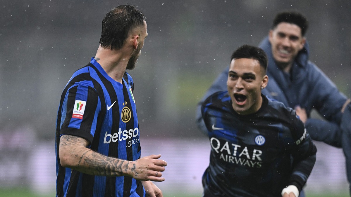 Inter Lazio 2 0, sarà derby in semifinale di Coppa Italia: i nerazzurri vincono tra le polemiche