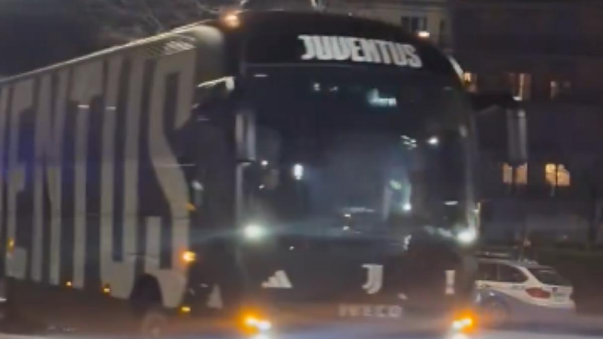 Como Juve: i pullman delle due squadre sono al Sinigaglia. FOTO e VIDEO del pre partita