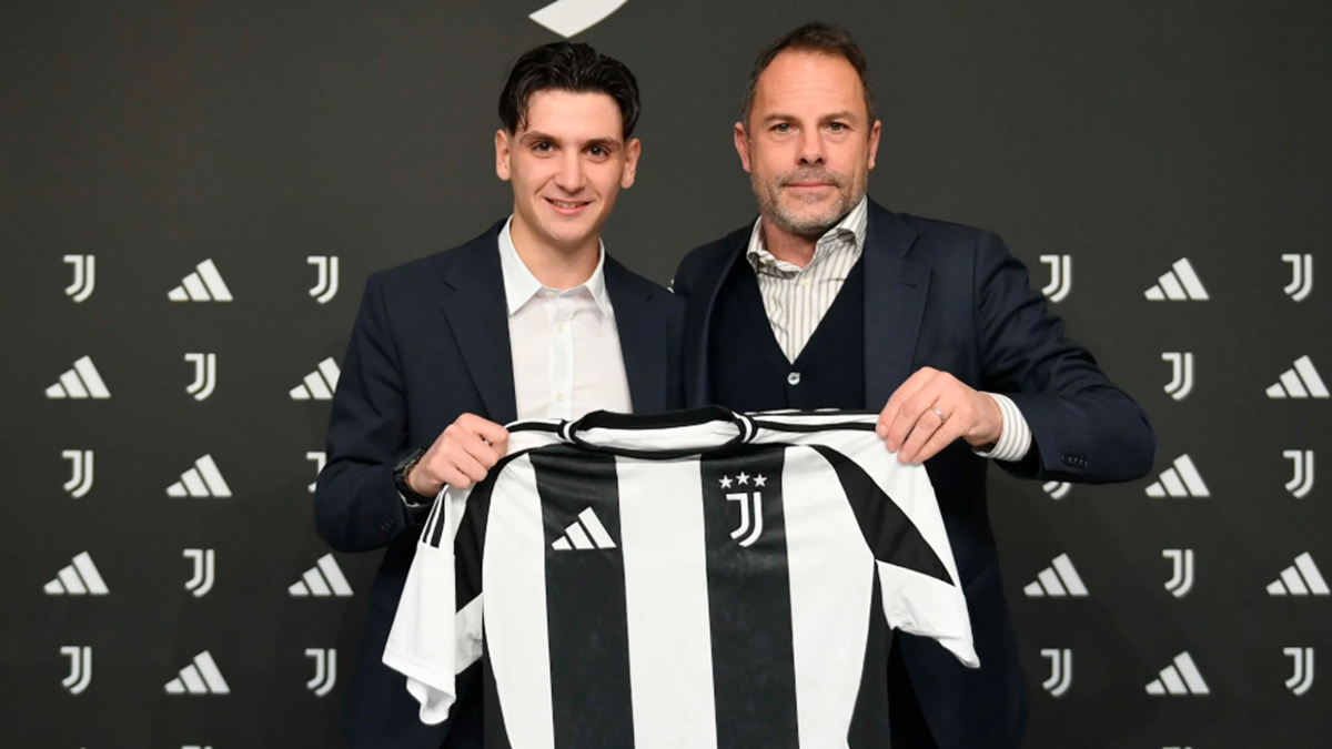 Merola Juve, il talento bianconero al settimo cielo dopo il primo contratto: «Dopo 12 anni firmo con la mia squadra del cuore, il mio sogno più grande» – FOTO