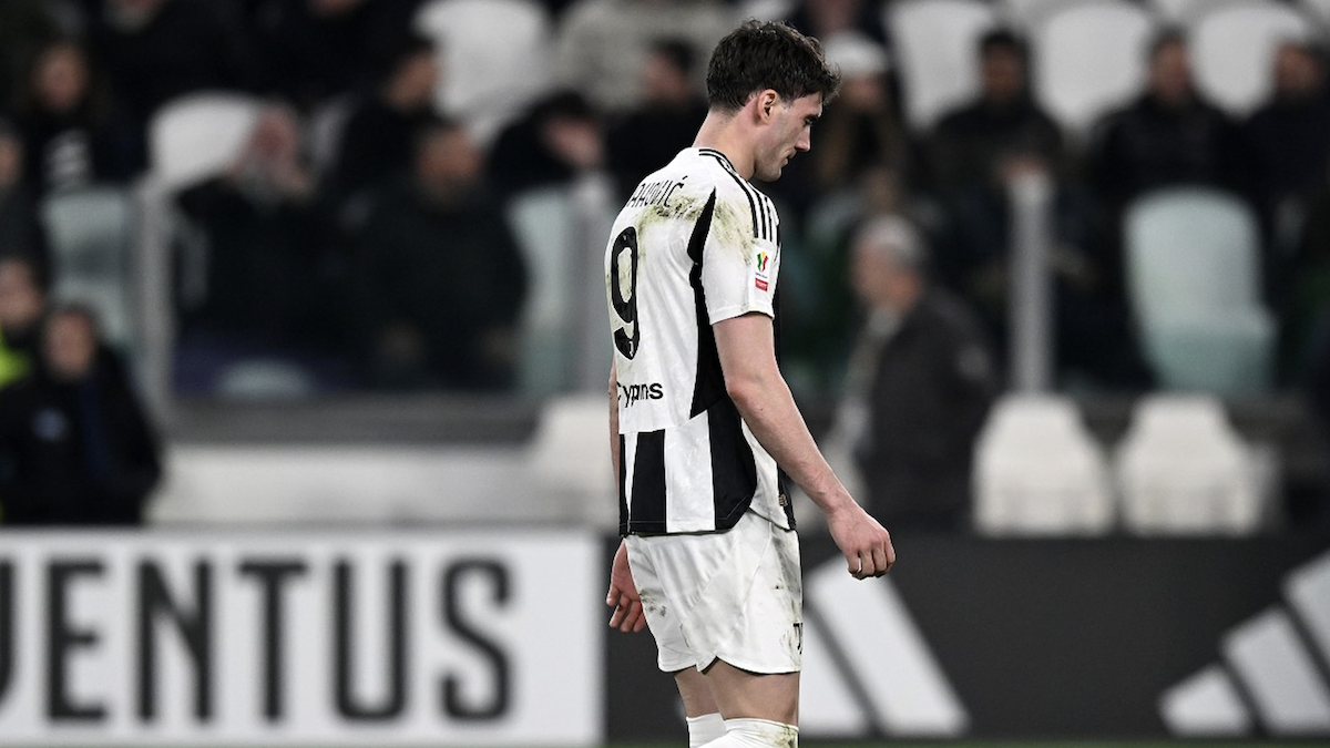 Vlahovic Juve, serata da incubo: «Due errori imperdonabili, i tifosi lo fischiano all’uscita». La pagella del serbo